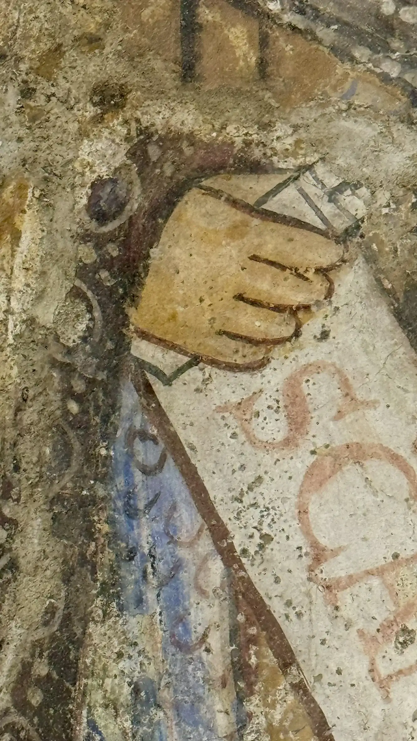Rechte Hand und Schreibrolle, Nahaufnahme