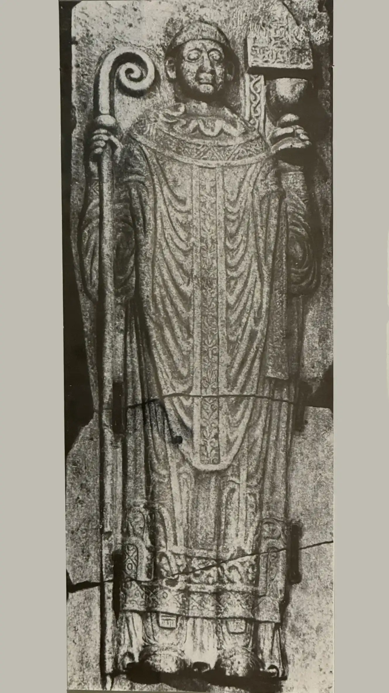 Bischof Otto von Gurk starb noch vor seiner Weihe 1214 Grabstein im Gurker Dom