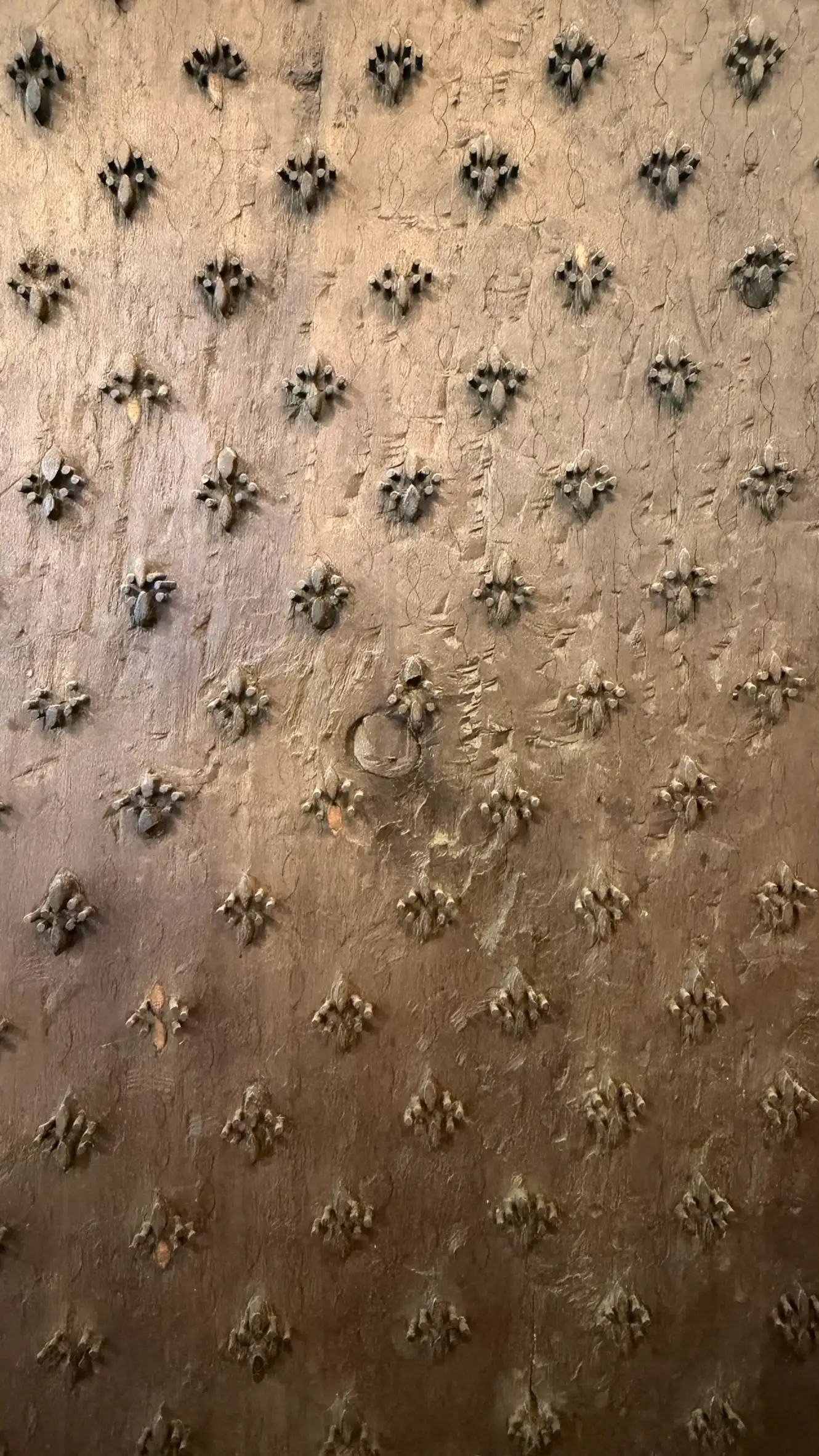 Holz-Textildruckform mit kleinen, sich wiederholenden floralen Motiven