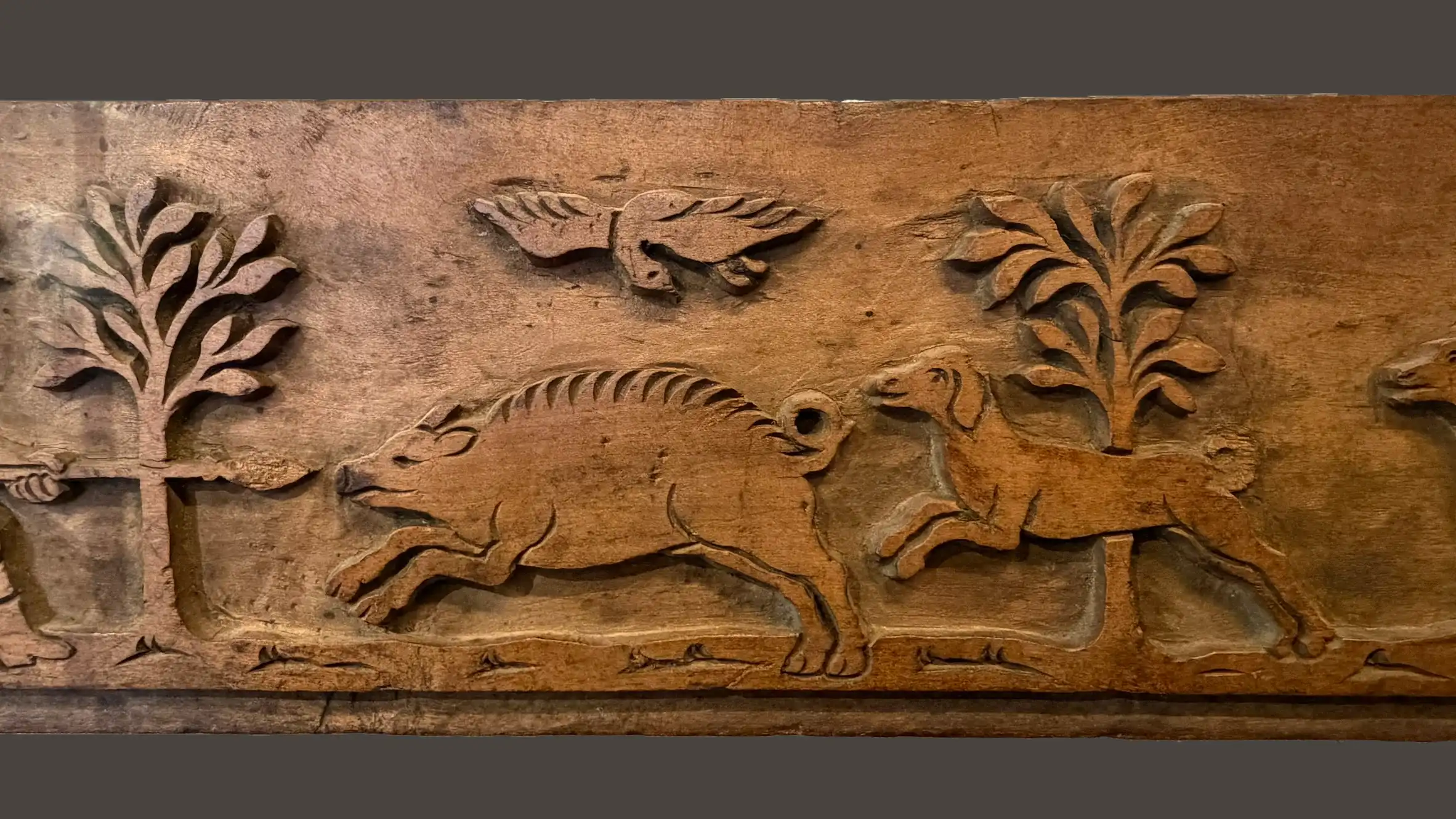 Wooden mould with carved wild boar and hunting dog motifs