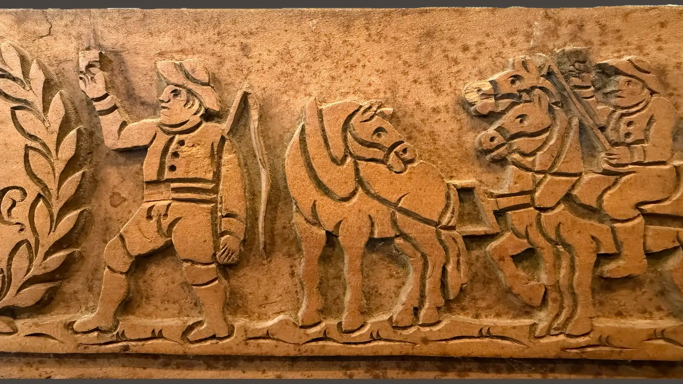 Wooden mould with carved horse and rider scene motif